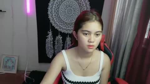 Snapshot of ur_prettyangel chatting on March 30, 6:36 am ur_prettyangel online show from March 30, 6:36 am