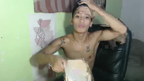 Snapshot of ur_raffy chatting on February 17, 4:20 am ur_raffy online show from February 17, 4:20 am