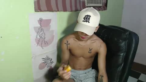 Snapshot of ur_raffy chatting on February 19, 12:22 pm ur_raffy online show from February 19, 12:22 pm