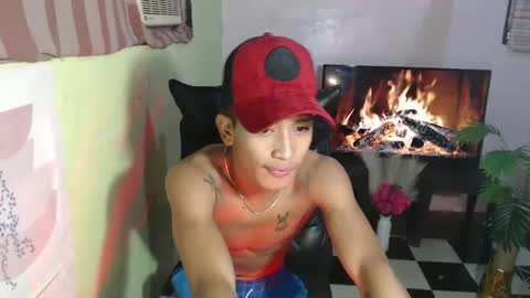 Snapshot of ur_raffy chatting on February 22, 10:42 pm ur_raffy online show from February 22, 10:42 pm