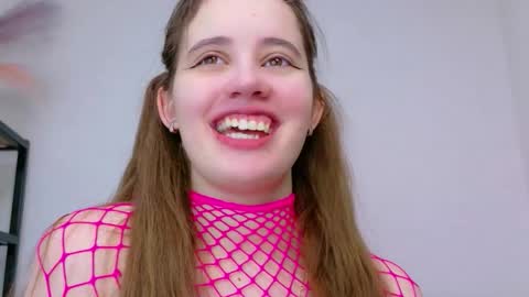 Snapshot of ur_shy_bambi chatting on February 5, 1:43 am Ann online show from February 5, 1:43 am