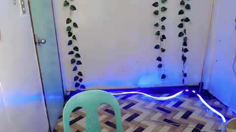 Snapshot of ur_ugly_princess chatting on December 19, 5:36 am chesca online show from December 19, 5:36 am