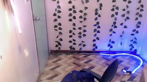 Snapshot of ur_ugly_princess chatting on February 10, 11:53 pm chesca online show from February 10, 11:53 pm