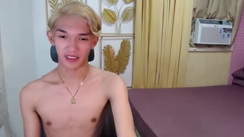 Snapshot of urasian_john20 chatting on April 6, 5:47 pm urasian_john20 online show from April 6, 5:47 pm
