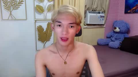 Snapshot of urasian_john20 chatting on April 11, 5:45 am urasian_john20 online show from April 11, 5:45 am