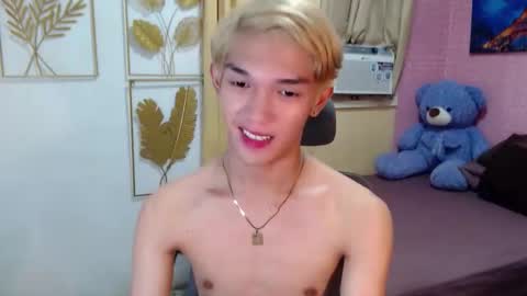Snapshot of urasian_john20 chatting on April 12, 5:51 pm urasian_john20 online show from April 12, 5:51 pm