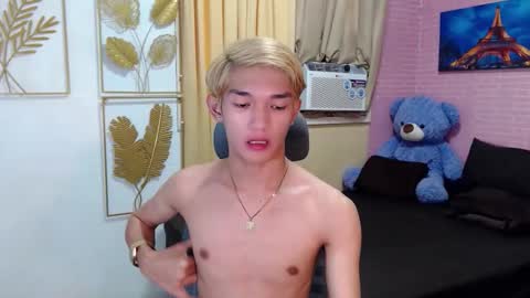 Snapshot of urasian_john20 chatting on April 18, 1:20 am urasian_john20 online show from April 18, 1:20 am