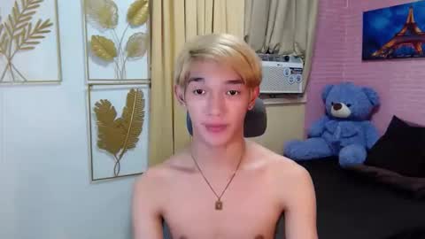 Snapshot of urasian_john20 chatting on April 21, 12:55 pm urasian_john20 online show from April 21, 12:55 pm