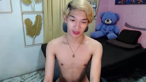 Snapshot of urasian_john20 chatting on May 19, 8:42 am urasian_john20 online show from May 19, 8:42 am