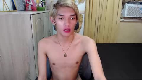 Snapshot of urasian_john20 chatting on June 5, 4:35 pm urasian_john20 online show from June 5, 4:35 pm