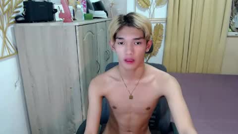 Snapshot of urasian_john20 chatting on July 4, 10:32 am urasian_john20 online show from July 4, 10:32 am