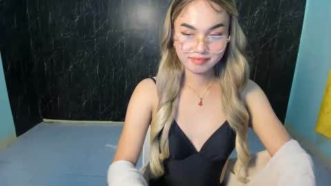 urasian_kat online show from March 10, 3:20 pm