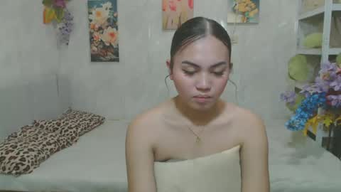 urasian_kat online show from May 19, 1:00 am