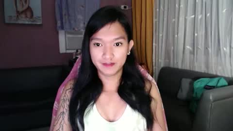 NEWRA  ALLISON online show from December 14, 8:02 pm