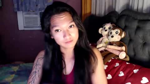 NEWRA  ALLISON online show from May 28, 4:04 pm