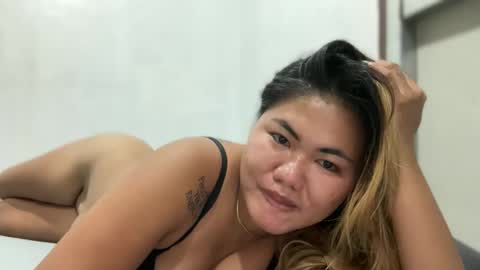 Snapshot of urasianblairexxx chatting on March 18, 6:05 am urasianblairexxx online show from March 18, 6:05 am