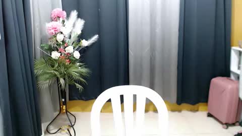 urasiancumgirl_ online show from May 16, 5:59 am