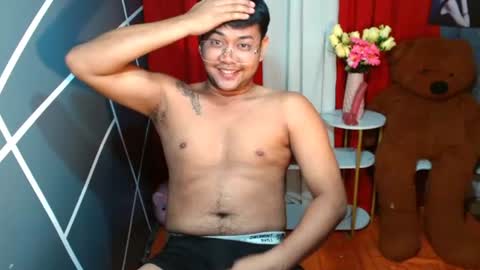 urasiankyler online show from June 26, 10:36 pm