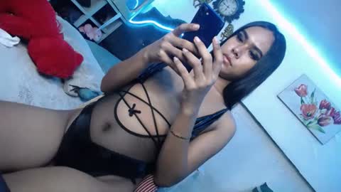 Snapshot of urasians_cummer chatting on December 20, 9:39 pm Pau online show from December 20, 9:39 pm