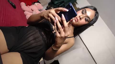 Snapshot of urasians_cummer chatting on January 2, 8:49 am Pau online show from January 2, 8:49 am