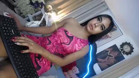 Snapshot of urasians_cummer chatting on February 14, 6:45 am Pau online show from February 14, 6:45 am
