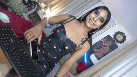 Snapshot of urasians_cummer chatting on February 19, 10:12 am Pau online show from February 19, 10:12 am