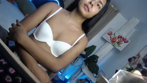 Snapshot of urasians_cummer chatting on March 4, 10:46 am Pau online show from March 4, 10:46 am