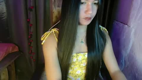 Snapshot of urasiansexbombgirlxxx chatting on December 9, 4:23 am Elizabeth online show from December 9, 4:23 am