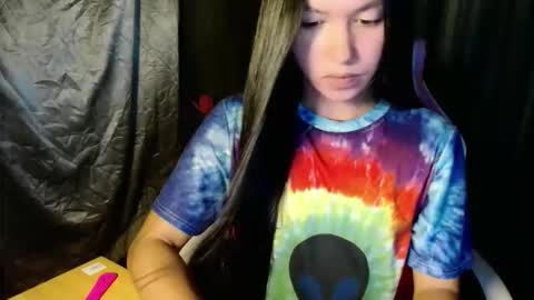 Snapshot of urasiansexbombgirlxxx chatting on April 10, 2:06 am Elizabeth online show from April 10, 2:06 am