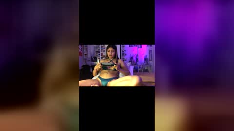 urbabygurl13 online show from April 29, 1:53 am
