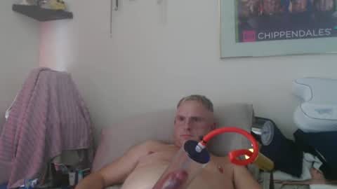 Snapshot of urbancowboy78 chatting on October 3, 5:32 pm urbancowboy78 online show from October 3, 5:32 pm