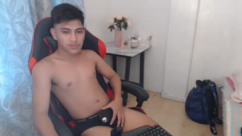 Snapshot of urcuteguy_jhonx chatting on September 18, 9:39 pm Dannie online show from September 18, 9:39 pm