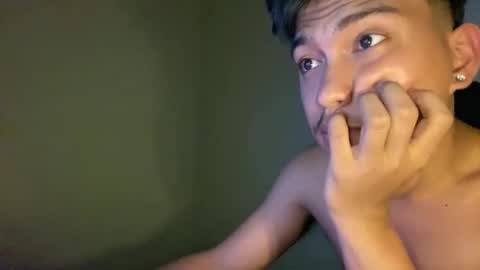 Snapshot of urcuteguy_jhonx chatting on October 18, 6:52 pm Dannie online show from October 18, 6:52 pm