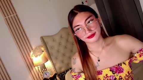 Snapshot of urdream_bride chatting on February 1, 4:35 am urdream_bride online show from February 1, 4:35 am