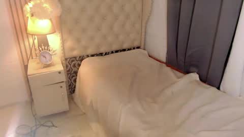 Snapshot of urdream_bride chatting on February 25, 6:53 pm urdream_bride online show from February 25, 6:53 pm