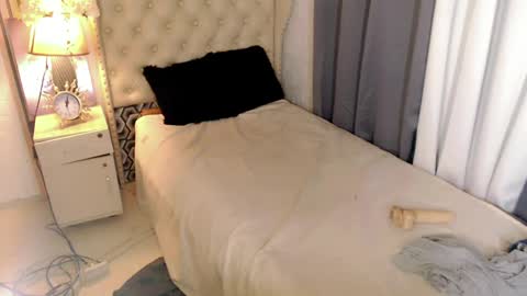 Snapshot of urdream_bride chatting on March 9, 4:16 am urdream_bride online show from March 9, 4:16 am