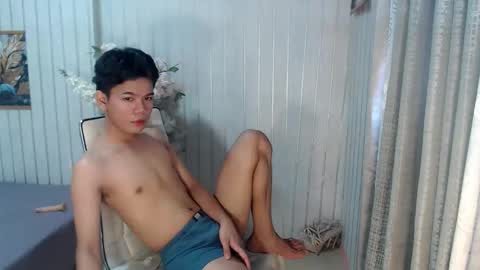 Snapshot of urdreamboy_doms chatting on April 24, 4:15 am urdreamboy_doms online show from April 24, 4:15 am