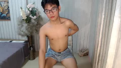 Snapshot of urdreamboy_doms chatting on April 25, 6:27 pm urdreamboy_doms online show from April 25, 6:27 pm