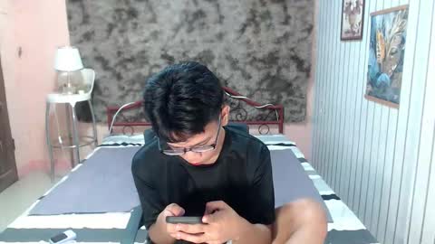 Snapshot of urdreamboy_doms chatting on May 4, 4:58 pm urdreamboy_doms online show from May 4, 4:58 pm