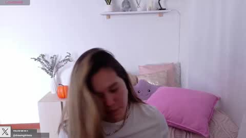 Mia Miller online show from October 3, 9:01 pm