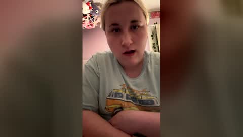 urfavaburn19 online show from April 1, 1:17 am