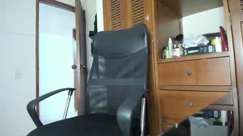 Snapshot of urfavoriteboy96 chatting on March 8, 4:00 pm Andres Jordi online show from March 8, 4:00 pm
