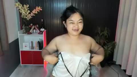 Snapshot of urfavouritecravings chatting on October 28, 2:15 am Scarlet online show from October 28, 2:15 am