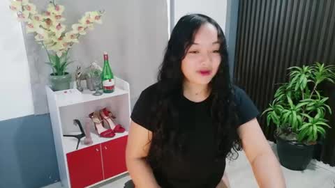 Snapshot of urfavouritecravings chatting on December 16, 2:05 am Scarlet online show from December 16, 2:05 am