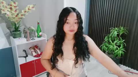 Snapshot of urfavouritecravings chatting on December 19, 2:18 am Scarlet online show from December 19, 2:18 am