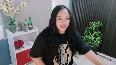 Snapshot of urfavouritecravings chatting on February 6, 3:11 am Scarlet online show from February 6, 3:11 am