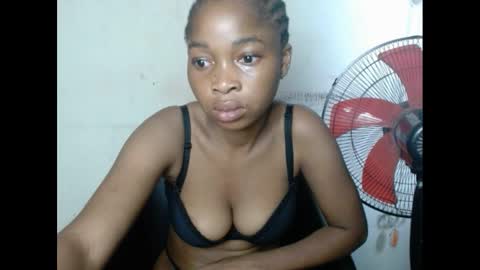 Snapshot of urflirtydoll chatting on February 15, 7:28 pm urflirtydoll online show from February 15, 7:28 pm