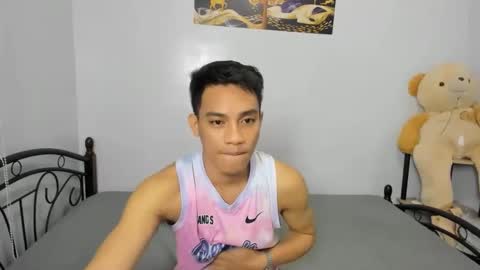 Snapshot of urfucker_vinz chatting on February 15, 1:52 pm urfucker_vinz online show from February 15, 1:52 pm