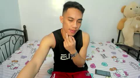 Snapshot of urfucker_vinz chatting on February 22, 12:47 pm urfucker_vinz online show from February 22, 12:47 pm