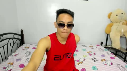 Snapshot of urfucker_vinz chatting on February 23, 4:54 am urfucker_vinz online show from February 23, 4:54 am